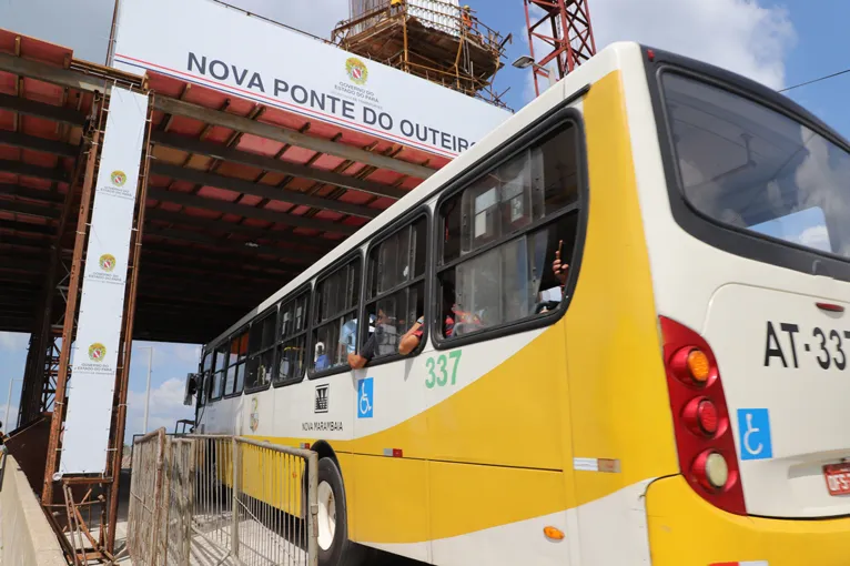 Ônibus começam a circular na Ponte do Outeiro