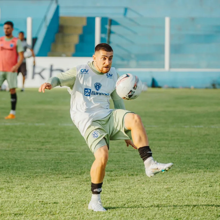 Volante pertence ao Esportivo-RS e está emprestado ao Lobo