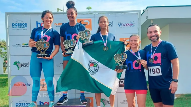 Campeãs da categoria feminina no pódio