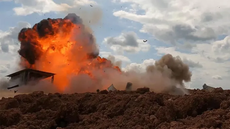 Explosão causada pela extração do manganês. Riqueza é geralmente retirada de forma ilegal