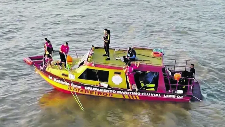Força-tarefa com mergulhadores continua esforços nas ações para localizar vítimas