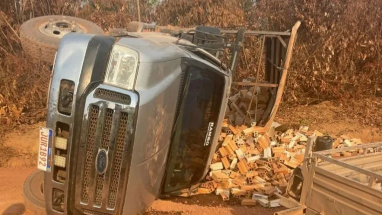Caminhão com tijolos tomba e mata criança de 10 anos no Pará