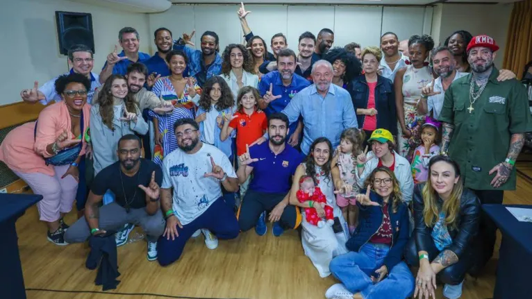 Influenciadores, artistas e comunicadores participaram de encontro com Lula, no último domingo (25).