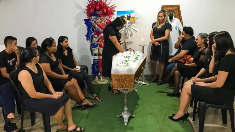 Como se comportar, como se vestir, o que servir foram alguns dos temas do curso