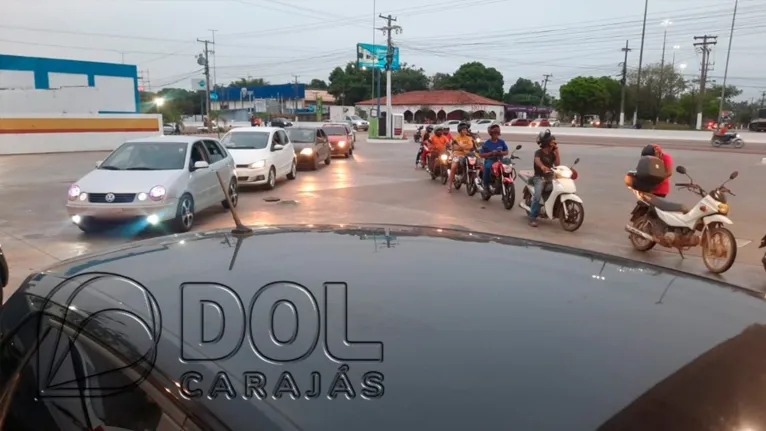 Em um posto na Transamazônica, filas de motos e carros para abastecer