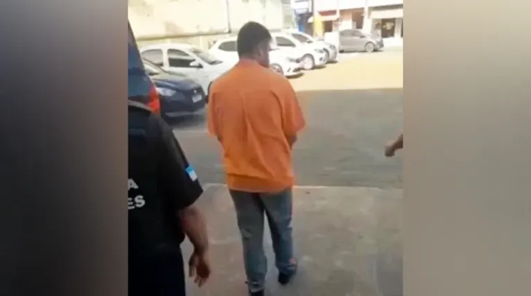 Segundo a Polícia Civil, o suspeito, de 23 anos, foi pego em flagrante por furto qualificado após três semanas de investigação