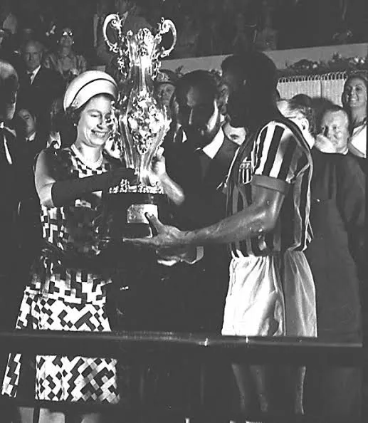 Rainha Elizabeth e Pelé no Maracanã em 1968