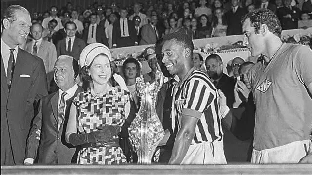 Rainha Elizabeth e Pelé no Maracanã em 1968