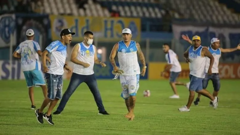 Em 2021, quando o Papão fracassou novamente no quadrangular, uma organizada do clube invadiu o campo para agredir os jogadores