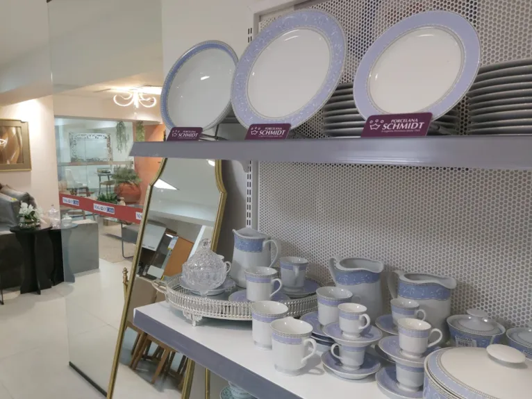 Linha de utensílios assinada por Claudia Matarazzo da marca Porcelanas Schmidt é vendida com exclusividade pelo Magazan Casa