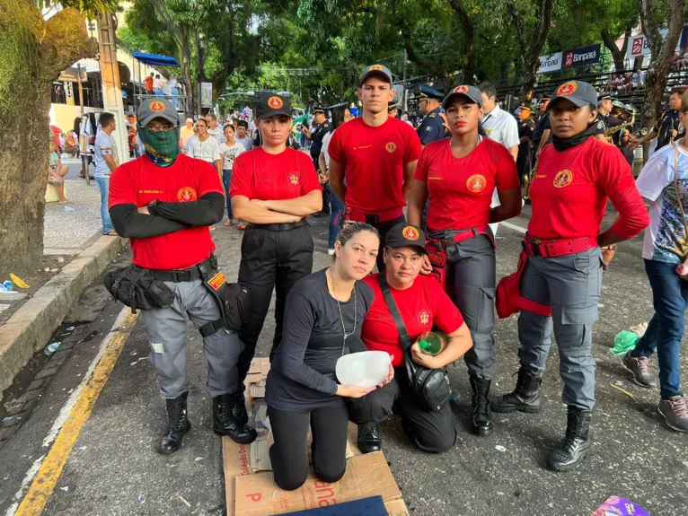 Silvana Leão é bombeira civil e recebe apoio de colegas de profissão para conseguir cumprir a promessa