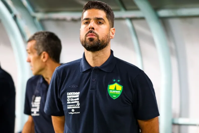 Antônio Oliveira e o Goiás lutam contra o rebaixamento na Série A