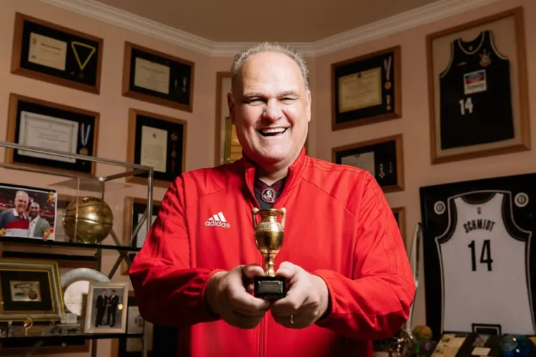 Oscar tem uma sala de troféus onde passa bastante tempo