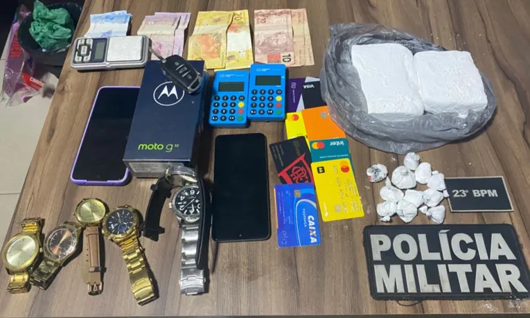 Motorista
freia ao ver viatura e PM encontra droga em carro