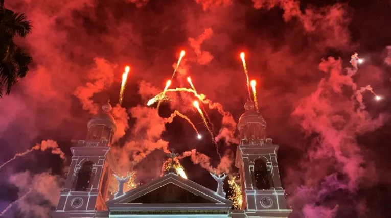 Fogos rápidos e mapping marcam encerramento do Círio