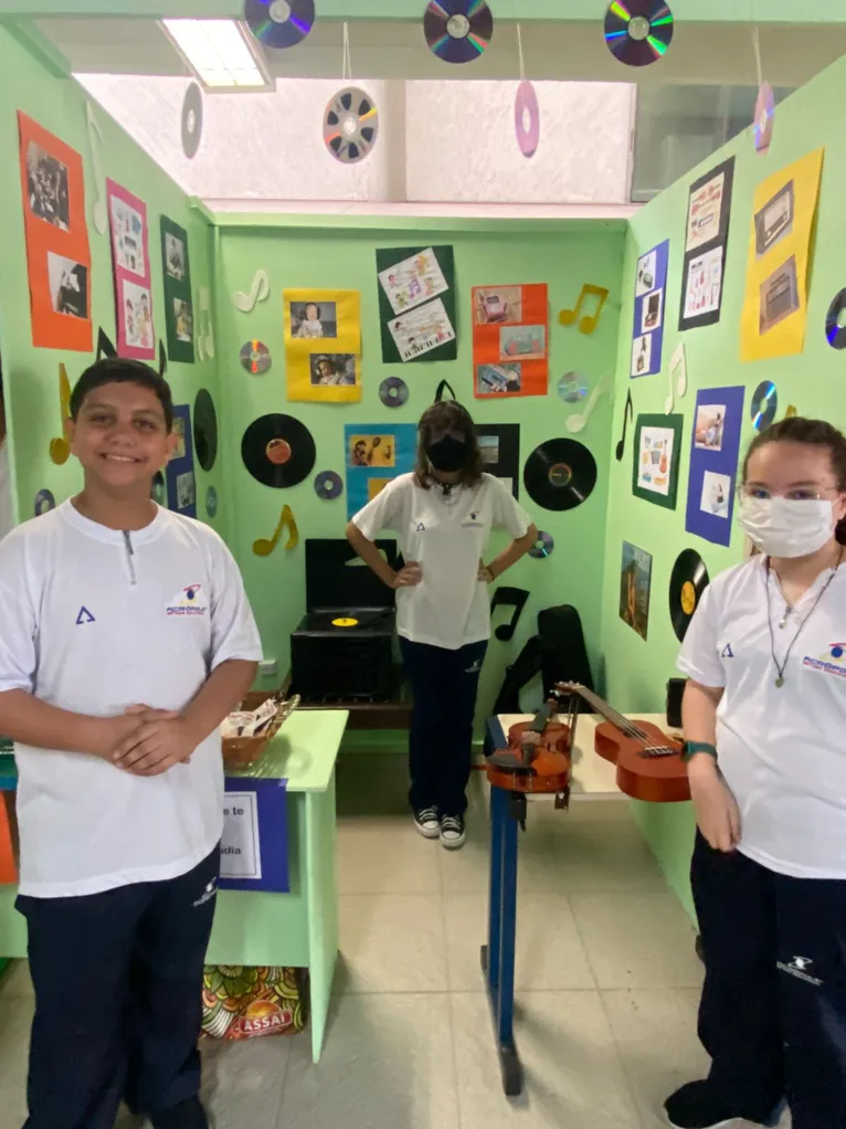 Durante a exposição dos trabalhos, os alunos colocaram em prática o conhecimento adquirido na etapa de pesquisa.