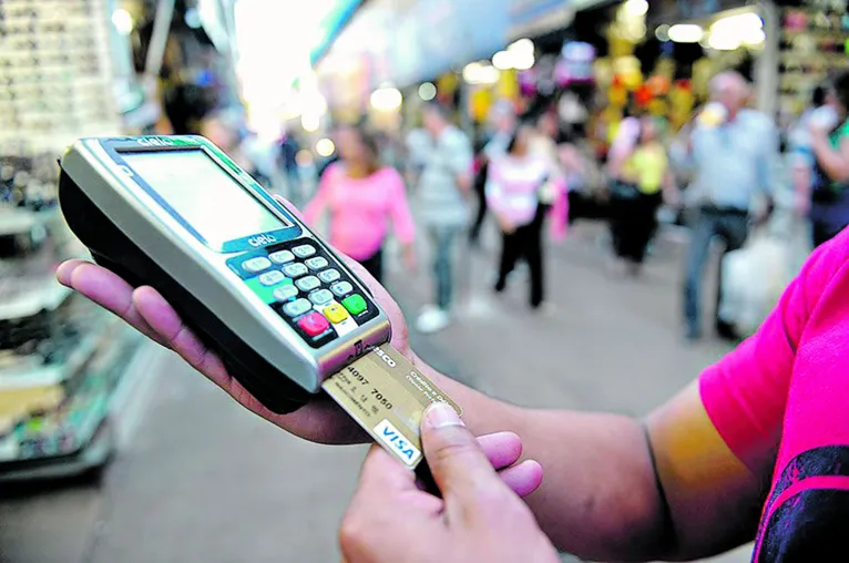 Cartão de crédito é o principal vilão das dívidas das famílias brasileiras
