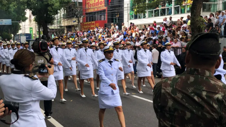 256 militares da Marinha participam da marcha