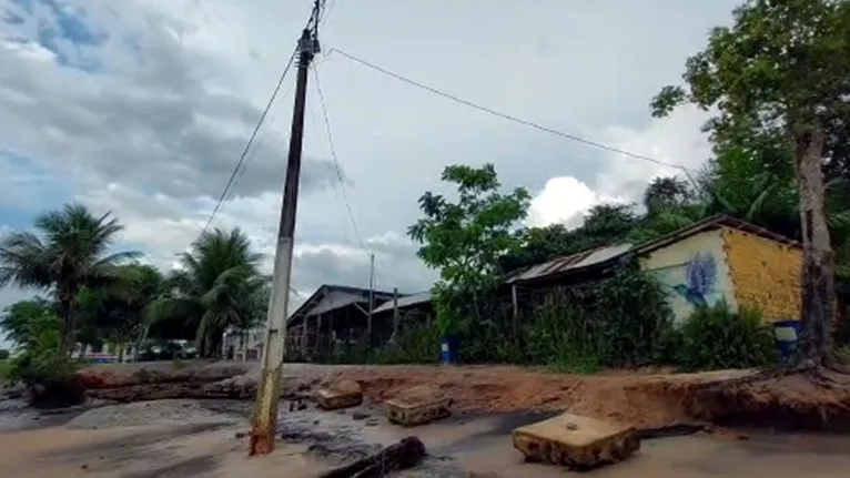 Vídeo: Erosão destrói parte da orla e praia em Colares