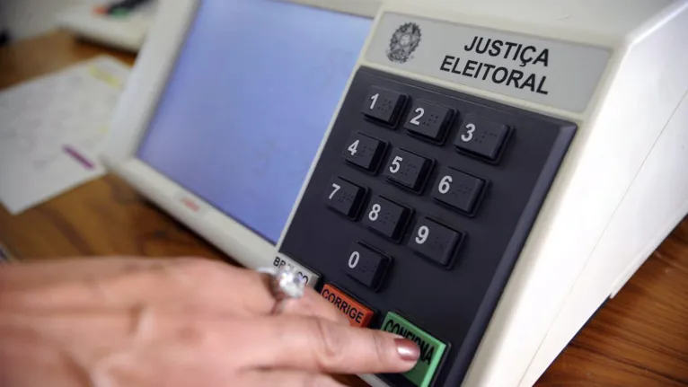 Filas e atrasos marcam o 1º turno das Eleições 2022