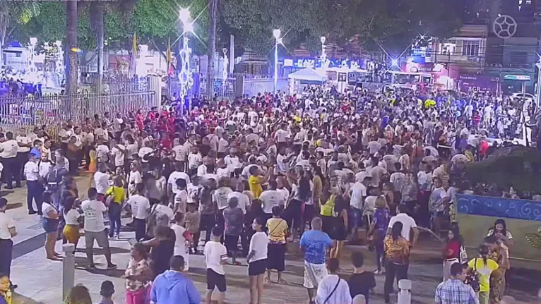 Vários devotos concentraram em frente e dentro da Basílica Santuário