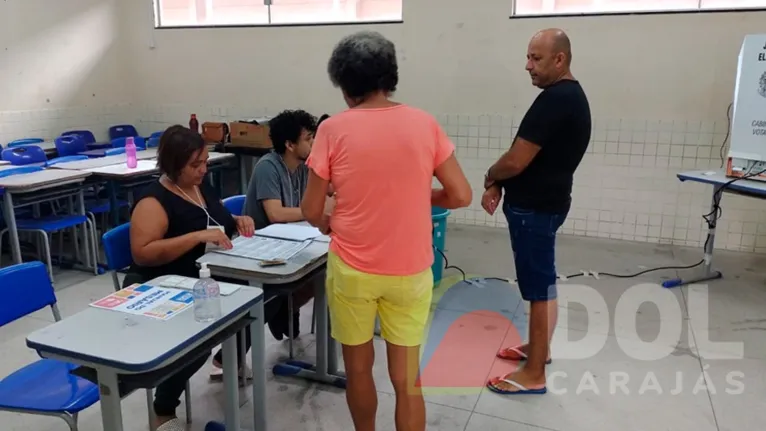 Eleitores começaram a votar