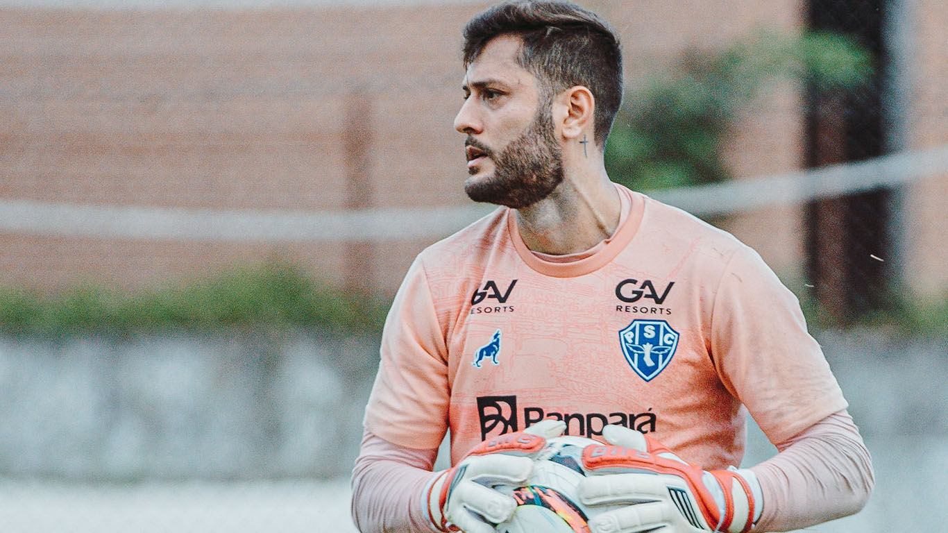 Goleiro iria perder a competição por conta da viagem