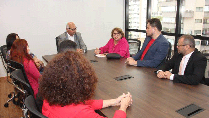 Marinor Brito, em reunião no MPF Pará, na qual protocou notícia-crime contra a ex-ministra Damares Alves.