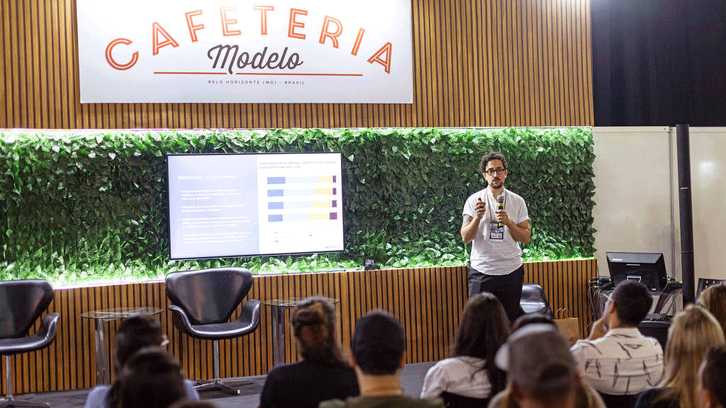 Rodrigo Mattos, analista sênior da Euromonitor, em palestra sobre o mercado de cafés na SIC (Semana Internacional do Café), em Belo Horizonte.