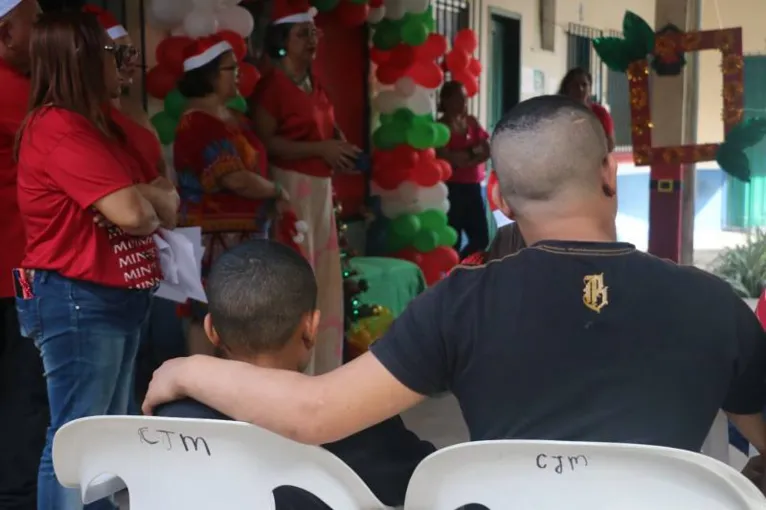 Programação de Natal transforma rotina de menores infratores