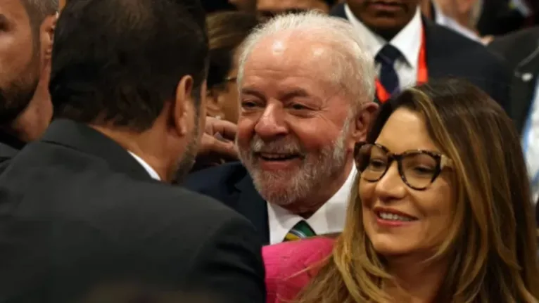 O presidente eleito, Luiz Inácio Lula da Silva (PT), e a esposa, Janja da Silva, após discursar na COP27, no Egito