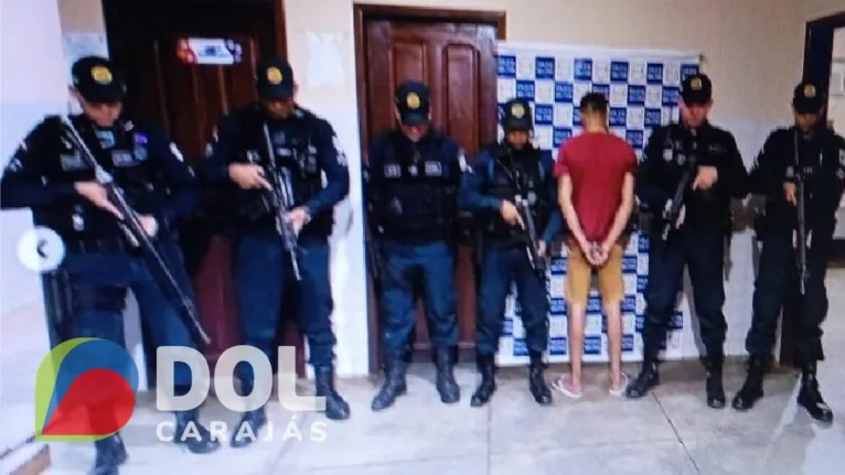 Guarnição da Polícia Militar com o acusado de tráfico de drogas