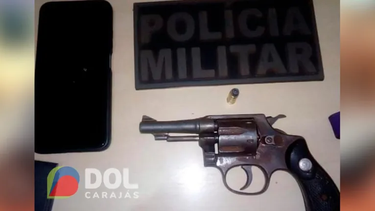 Com a dupla foi encontrada uma arma calibre 38