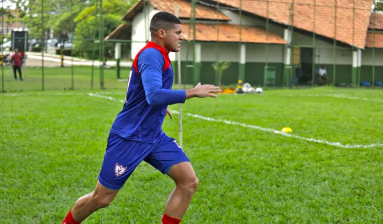 David Cruz tem 26 anos e vem se destacando nas equipes onde passa