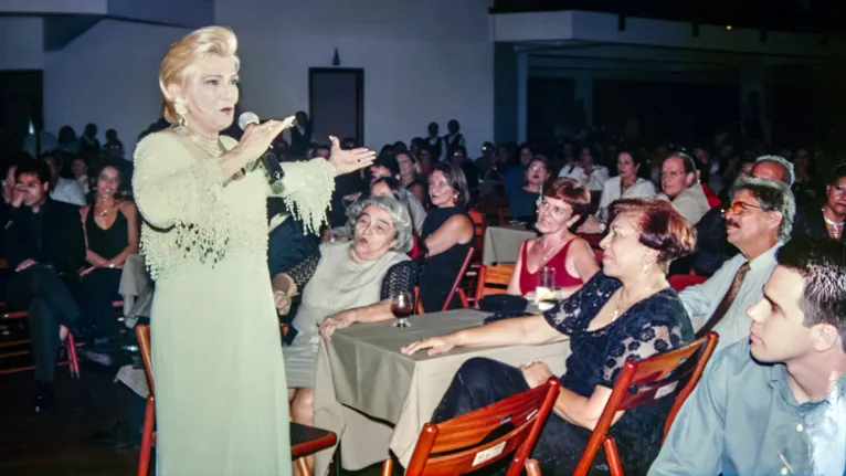 Até a "rainha da televisão brasileira", Hebe Camargo esteve na AP