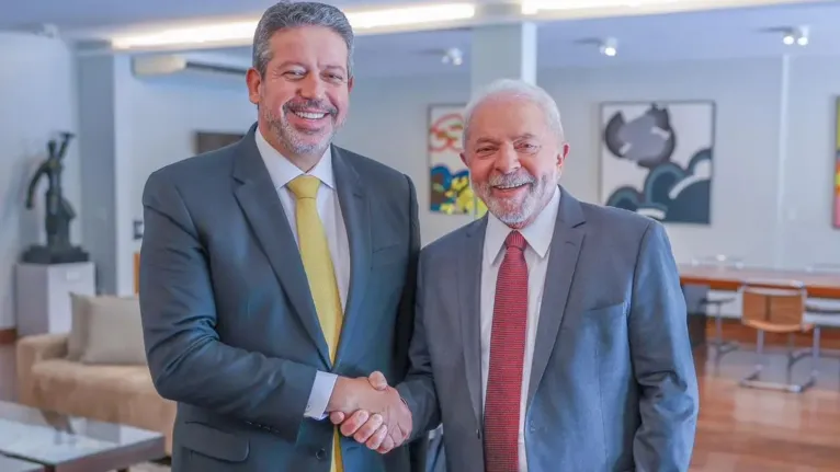 Lula e Lira se encontratam no último domingo (18), no hotel onde o presidente eleito está hospedado em Brasília.