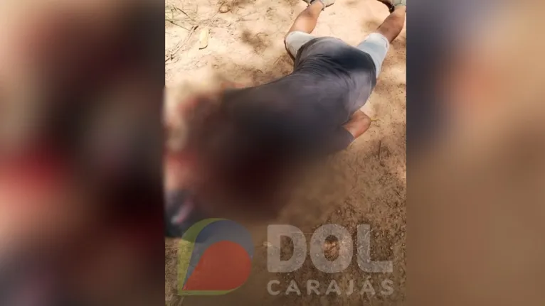 Os policiais identificaram as vítimas como Erasmo Xavier da Silva, de 22 anos e Juclean dos Santos Cabral, de 24 anos