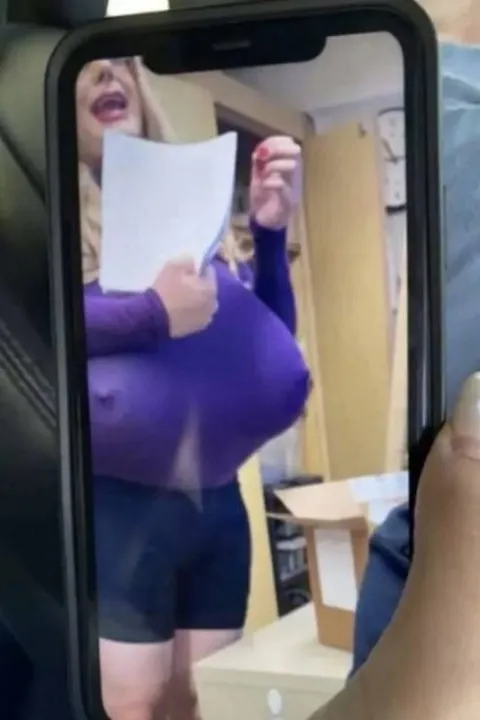 Professora Kayla Lemieux teve sua imagem exposta nas redes sociais