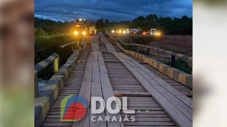Cabeceira da ponte de madeira que passa sobre o rio Pucuruí, na BR-230 da Transamazônica no sudeste paraense, desabou