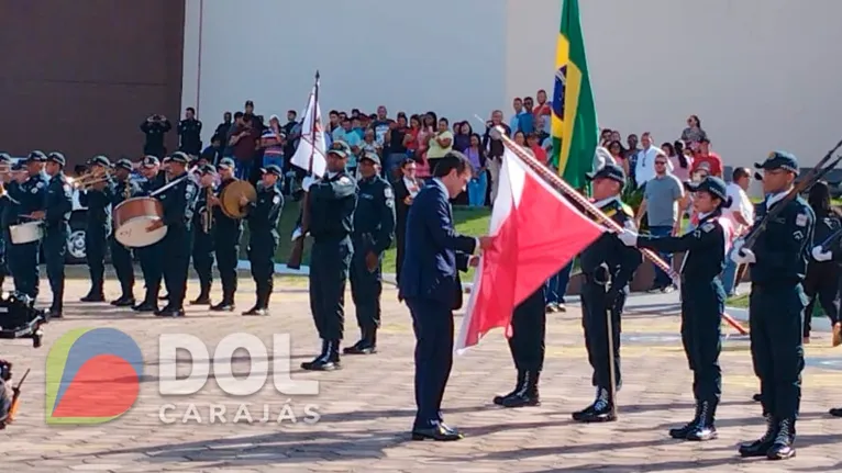 Governador Helder passou em revista a tropa e saudou a bandeira do Pará