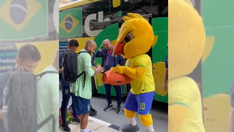 Brasil x Croácia: delegação chega ao estádio com "pagodinho"