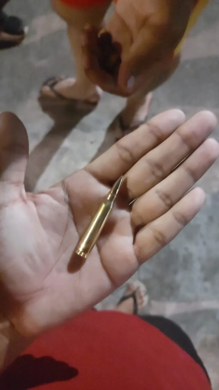 Imagens que circulam nas redes sociais mostram munições de fuzil que teriam sido utilizadas pelos criminosos