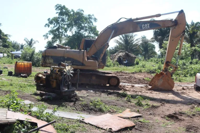 Maquinário não podia ser retirado do local, por esta razão teve de ser inutilizado