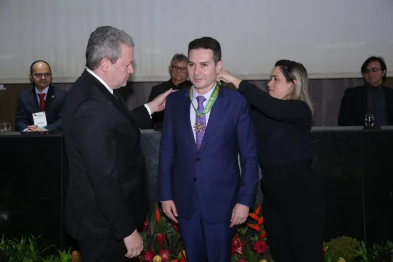 Jader Filho foi condecorado com honraria do Ministério Público do Estado do Pará