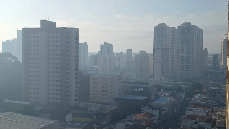 Moradores registram muita fumaça na capital neste sábado
