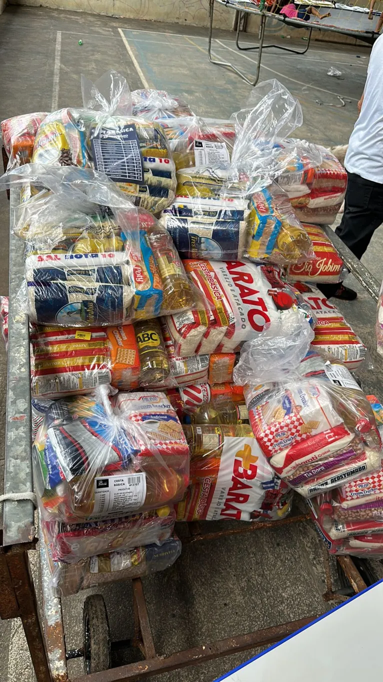 Cestas de alimentos foram doadas a mais de 70 famílias do bairro da Pratinha, em Belém