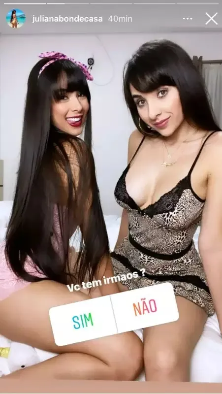 Juliana e Márcia Bonde surgiram em clique ousado usando baby doll sensual