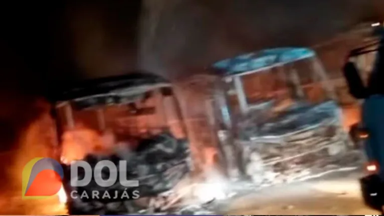 A suspeita é de que uma pane na rede elétrica de um dos ônibus pode ter provocado o incêndio