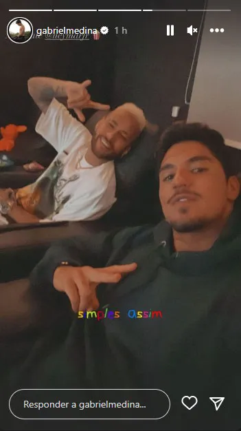 Eliminado da Copa, Neymar curte folga com Gabriel Medina