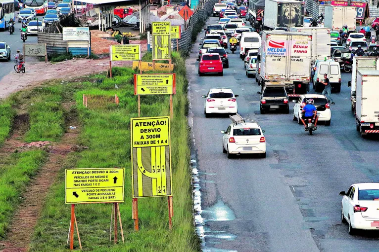 Belém, Pará, Brasil. Cidade. DESVIO NA BR - BRT - 09/11/2022. Foto: Ricardo Amanajás / Diario do Pará